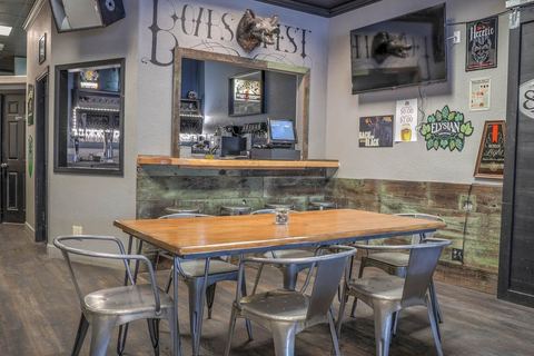 The Twisted Pig Bar and Grill